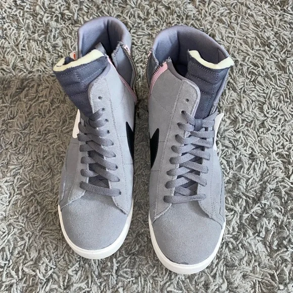 Nike blazers - Picture 2 of 2